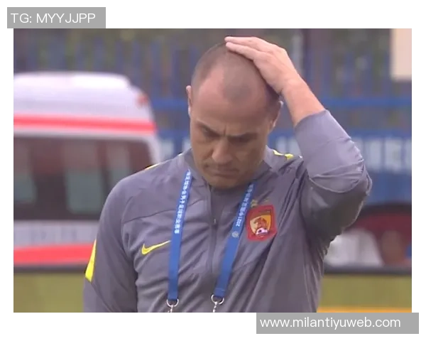 东体报道U22国足集训期间足协副主席许基仁亲临现场为球队加油助威